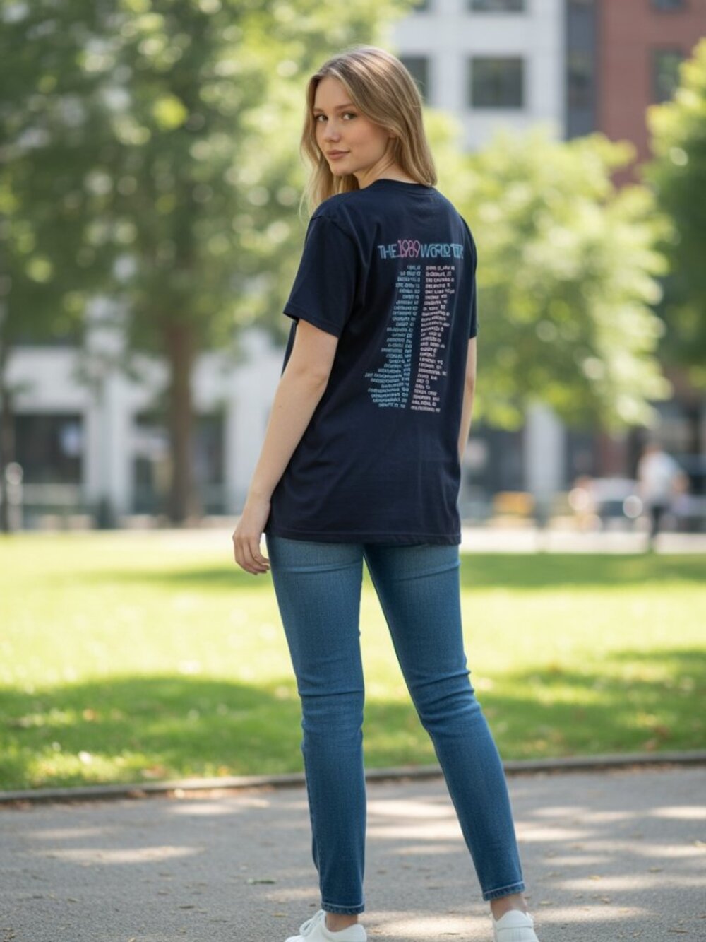 Official Taylor Swift 1989 World Tour Concert T-Shirt Navy Large 2015 EUC - Picture 3 of 12